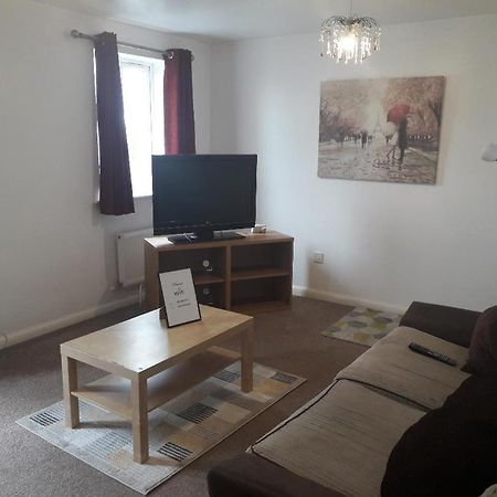 伍尔弗汉普顿5 Bed House With Free Secure Parking In Pleasant Quiet Location别墅 外观 照片