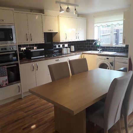 伍尔弗汉普顿5 Bed House With Free Secure Parking In Pleasant Quiet Location别墅 外观 照片
