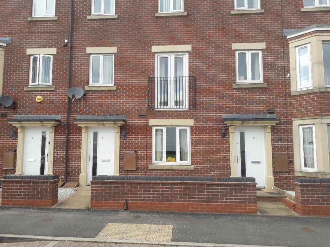 伍尔弗汉普顿5 Bed House With Free Secure Parking In Pleasant Quiet Location别墅 外观 照片